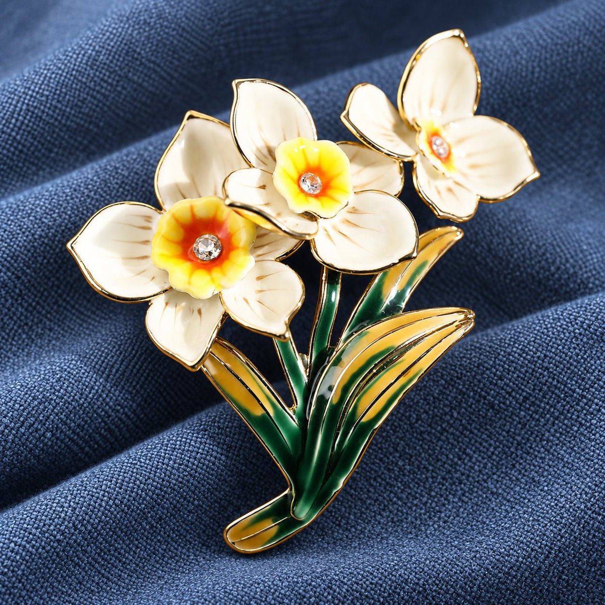 Vintage Daffodil brooch with three white flowers and deep green leaves