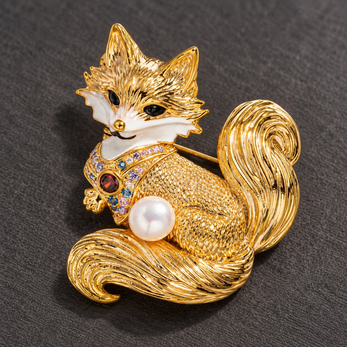 YC016 Gold Tone freshwater pearl fox brooch, full front view